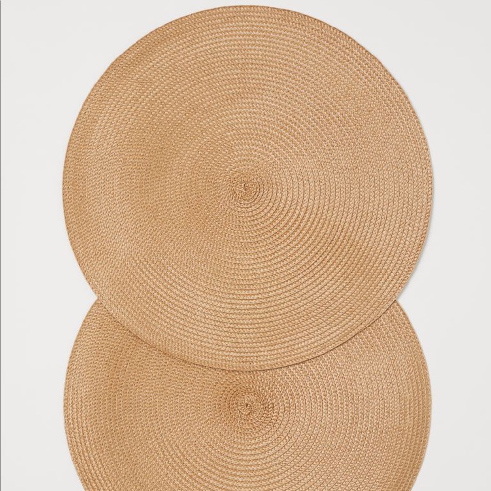 H&M set of 2 ROUND BEIGE TAN PLACEMENTS NEW